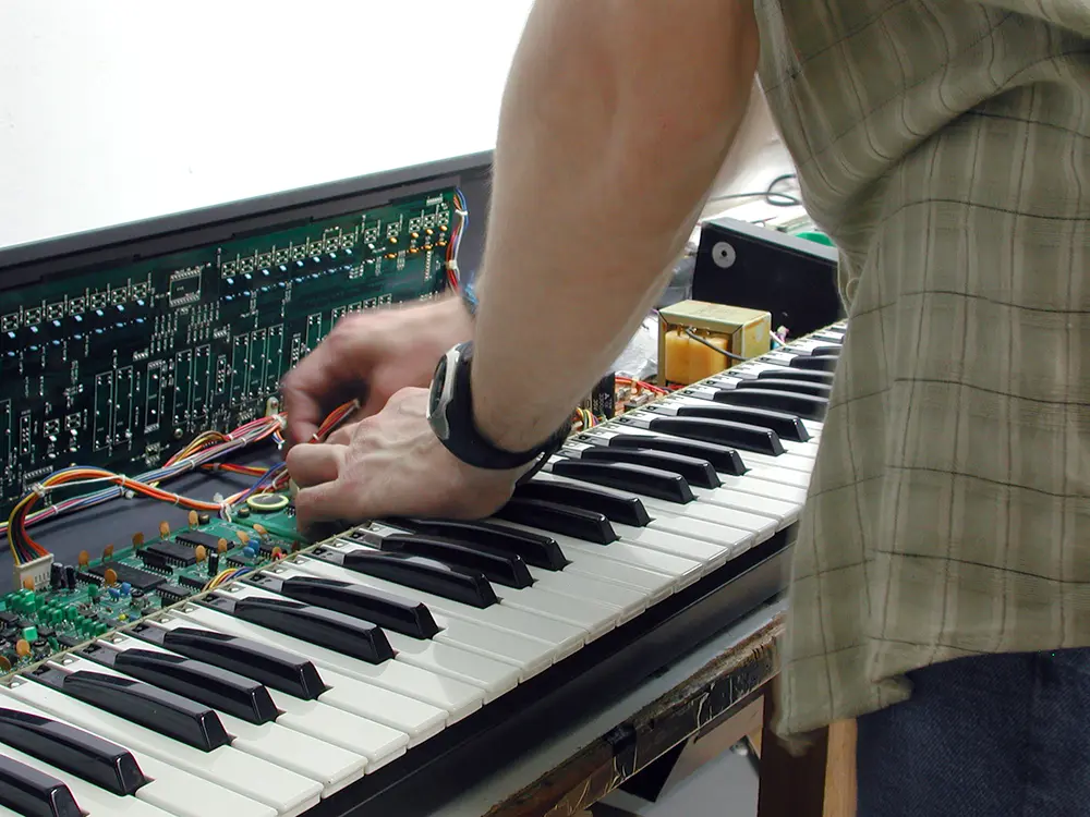 Reparación sintetizador en Setem
