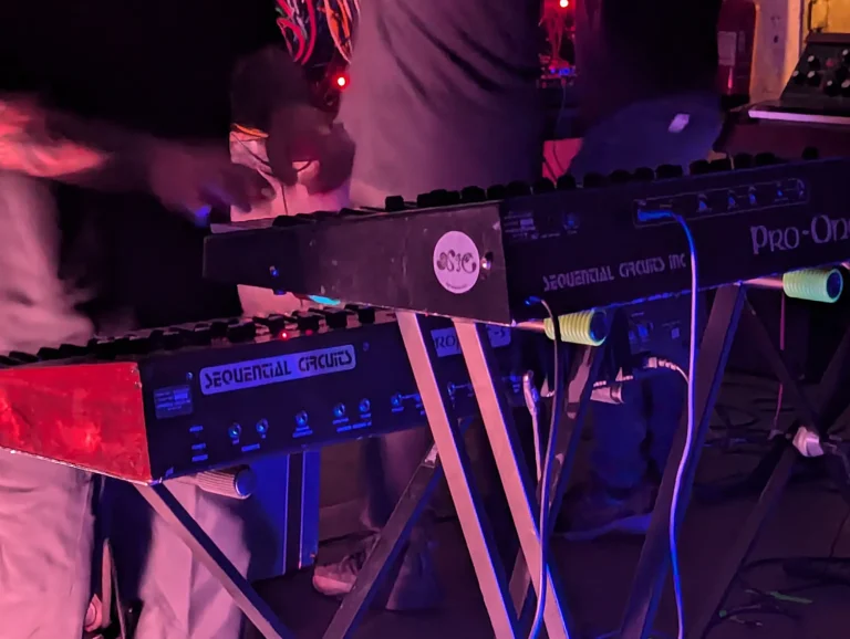 Sintetizador analogico Roland 2